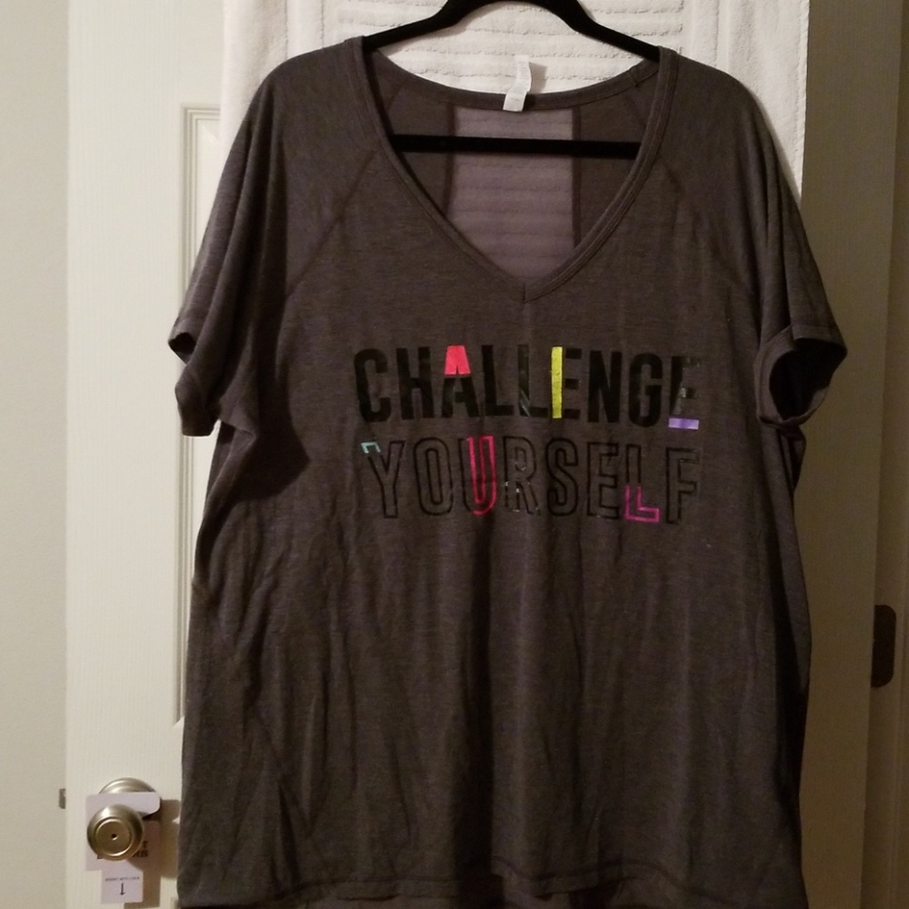Ideology sz 2X tee "challenge yourself" v-neck